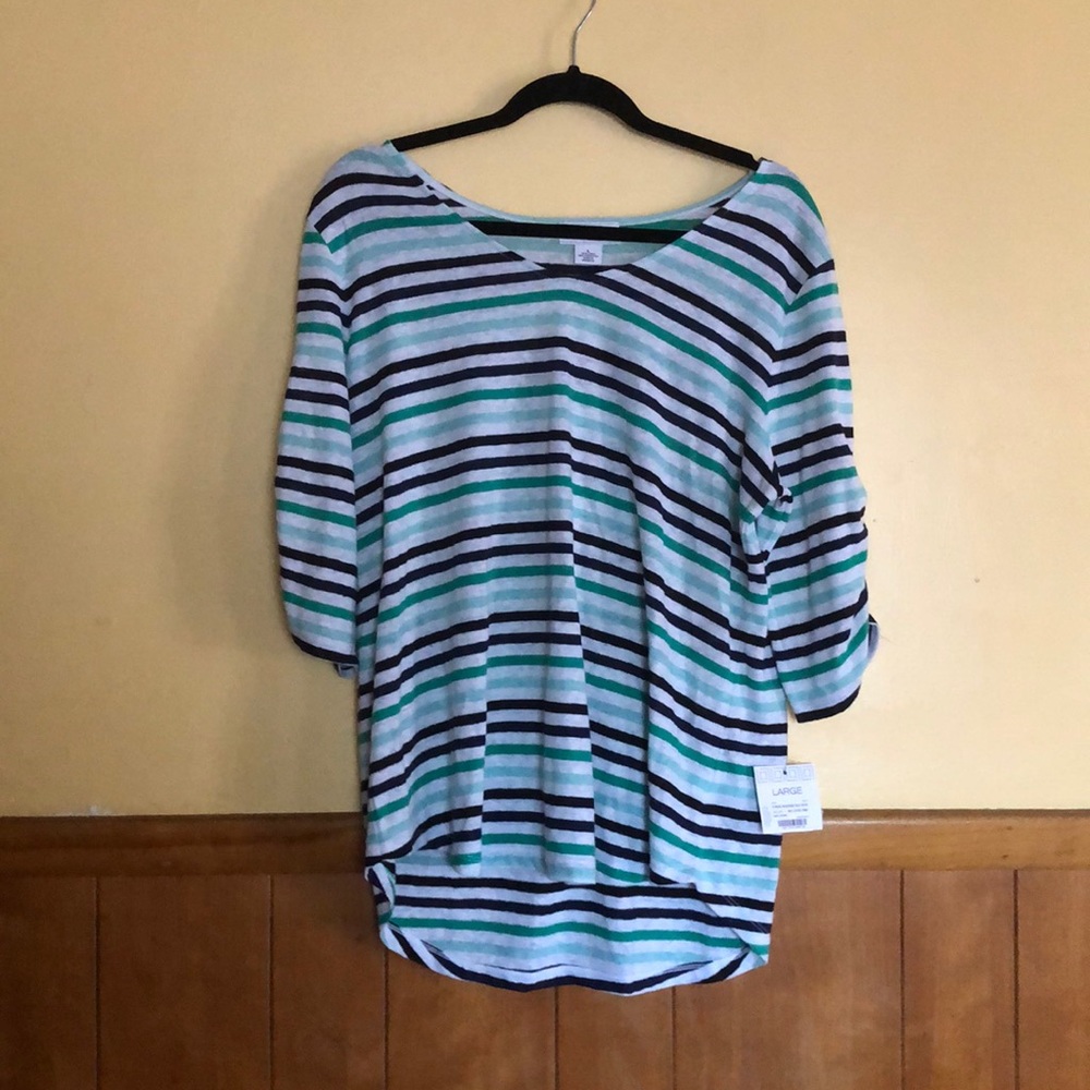 green striped quarter sleeve shirt
